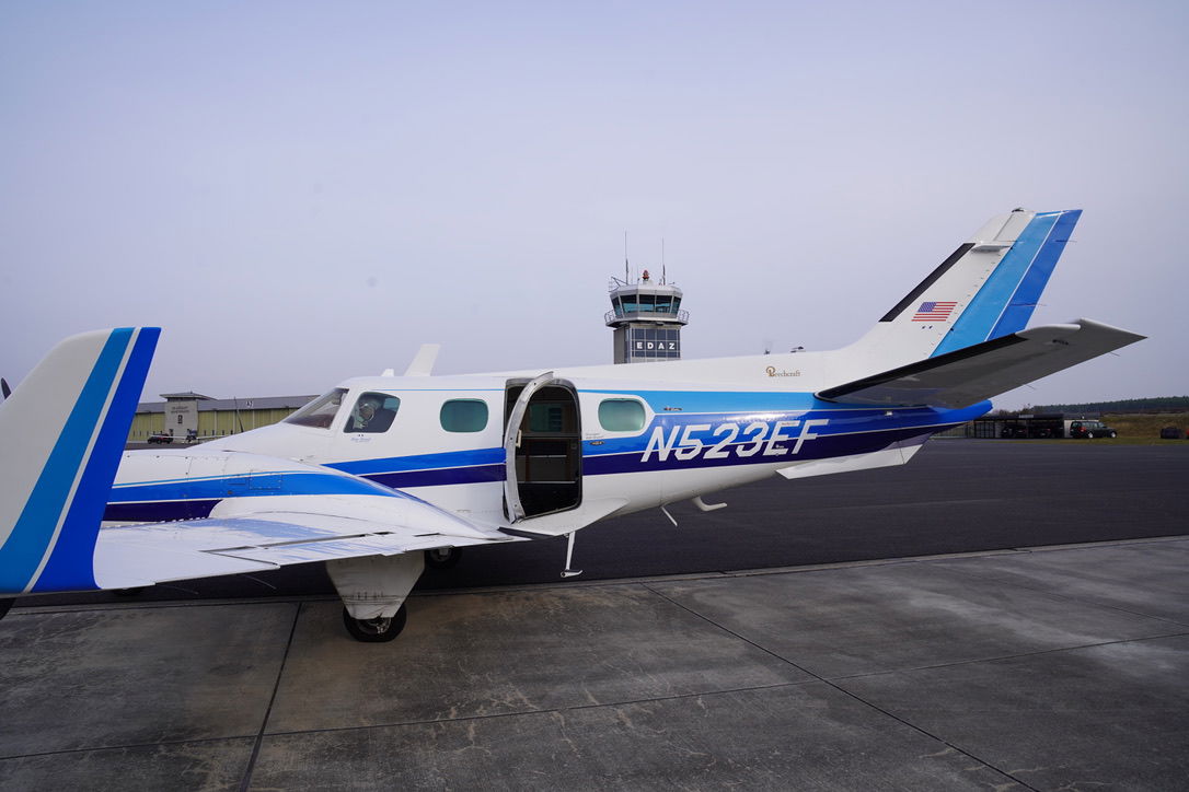 1979 Beech 60 Duke - Exterior