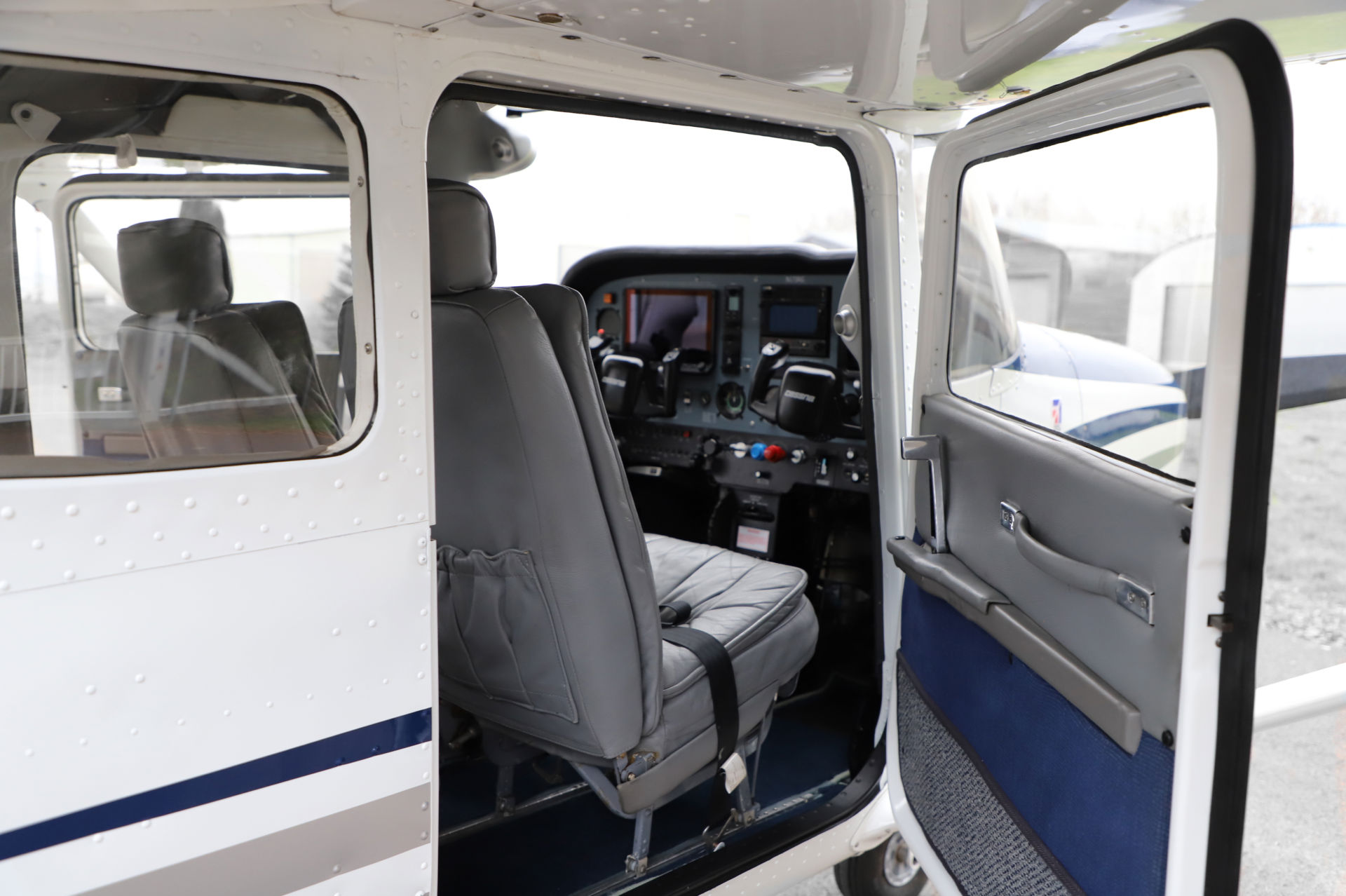 1980 Cessna 172RG Cutlass - Interior