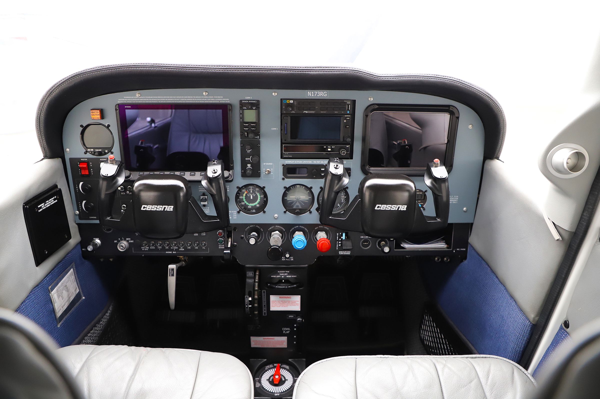 1980 Cessna 172RG Cutlass - Interior