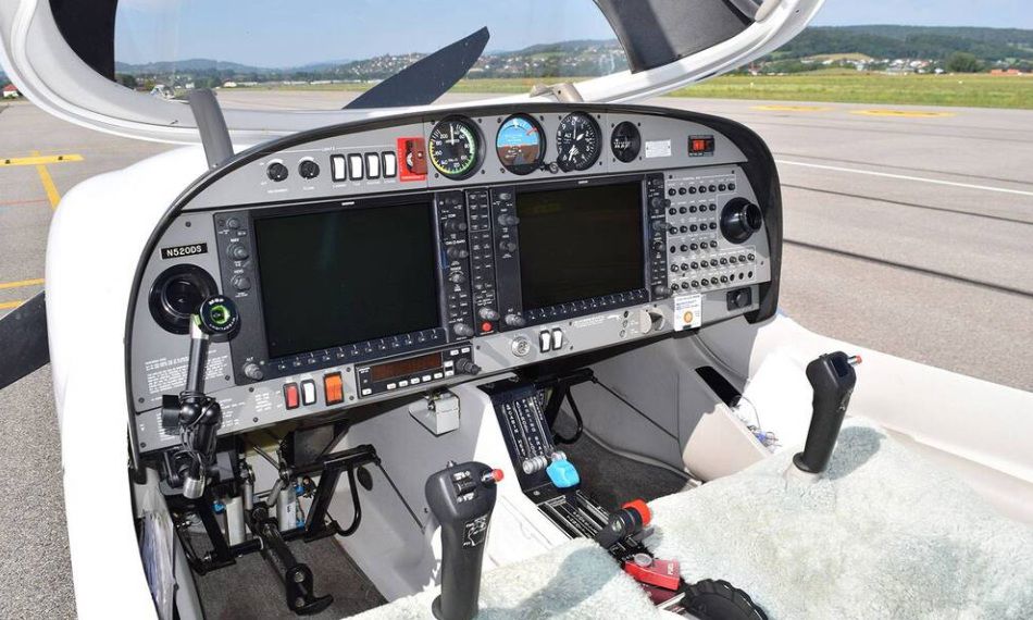2006 Diamond DA40 Diamond Star - Interior