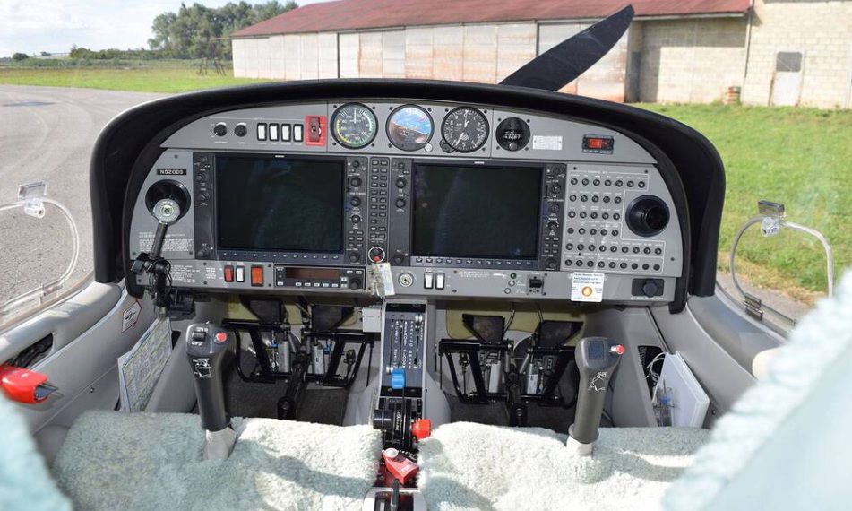 2006 Diamond DA40 Diamond Star - Interior