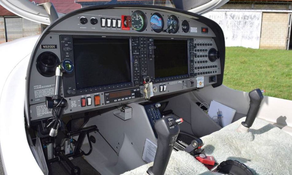 2006 Diamond DA40 Diamond Star - Interior