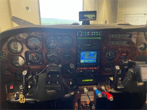 1975 Cessna 182P Skylane - Interior