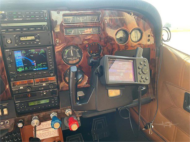 1975 Cessna 182P Skylane - Interior
