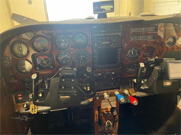 1975 Cessna 182P Skylane - Interior