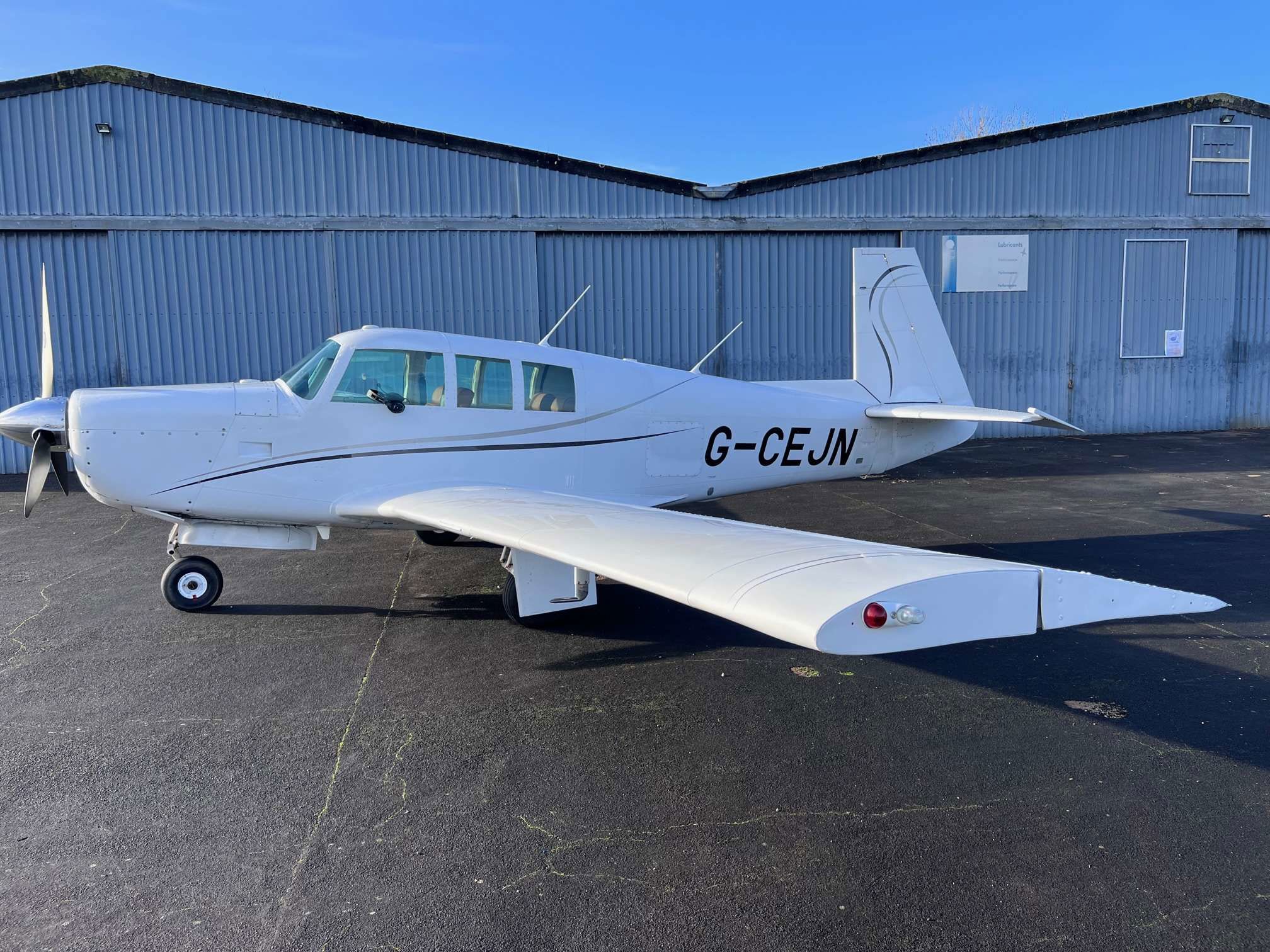1967 Mooney M20F Executive - Exterior