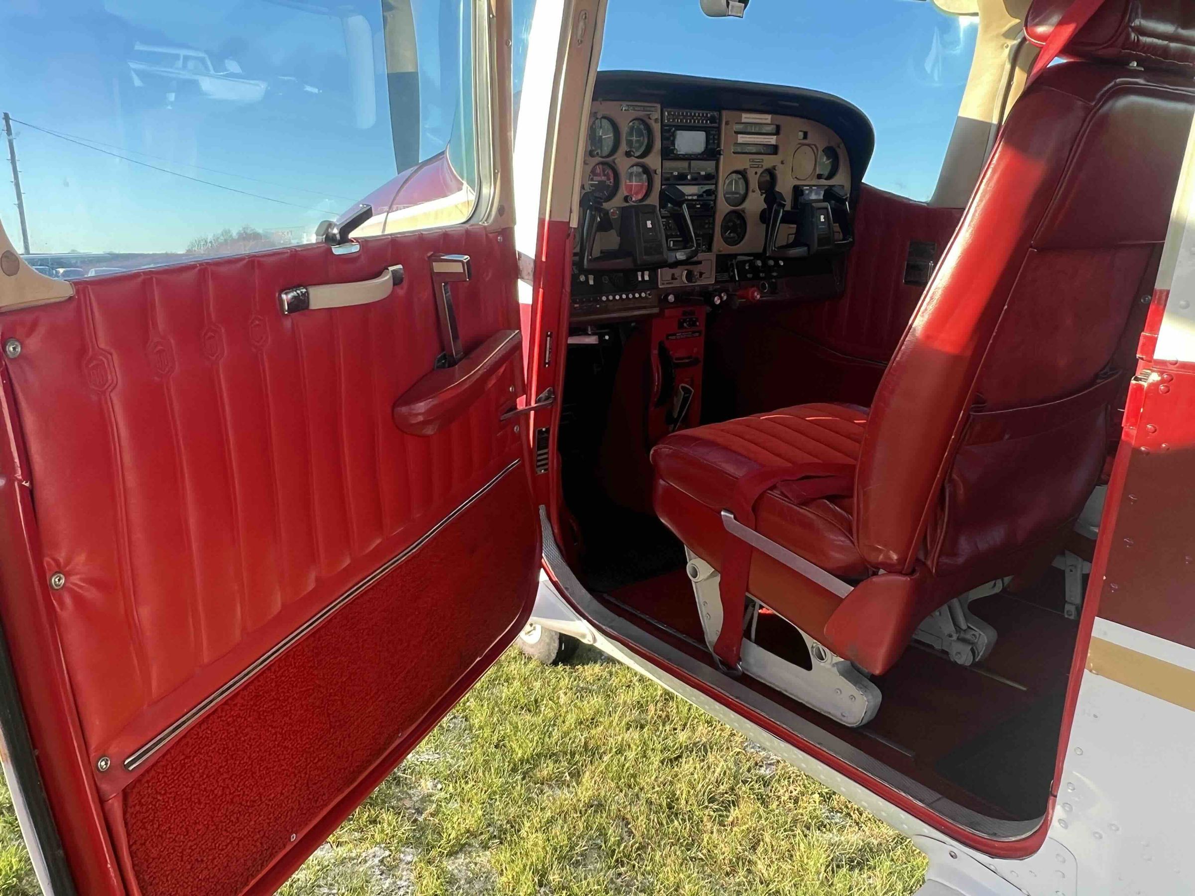 1979 Cessna 182Q Skylane - Interior