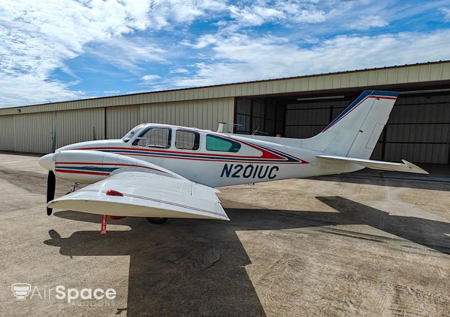 1961 Beechcraft 55 Baron - Exterior