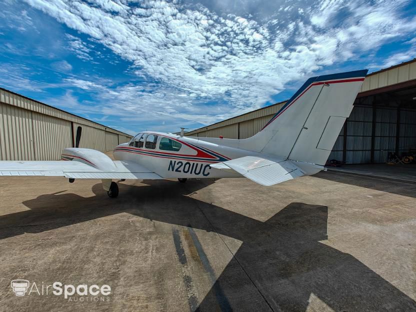 1961 Beechcraft 55 Baron - Exterior