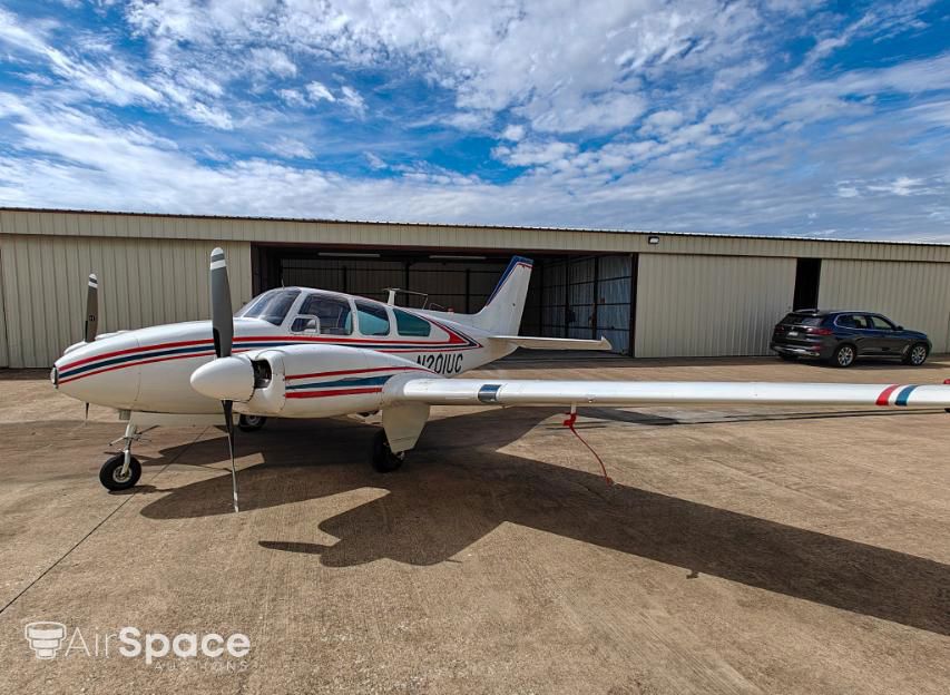 1961 Beechcraft 55 Baron - Exterior