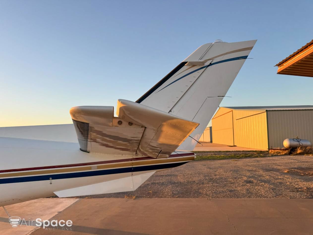 1976 Beechcraft 60 Duke - Exterior