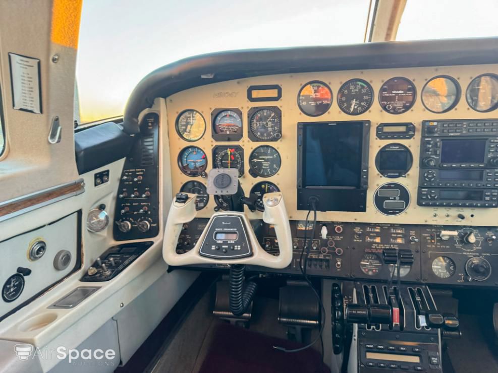 1976 Beechcraft 60 Duke - Interior