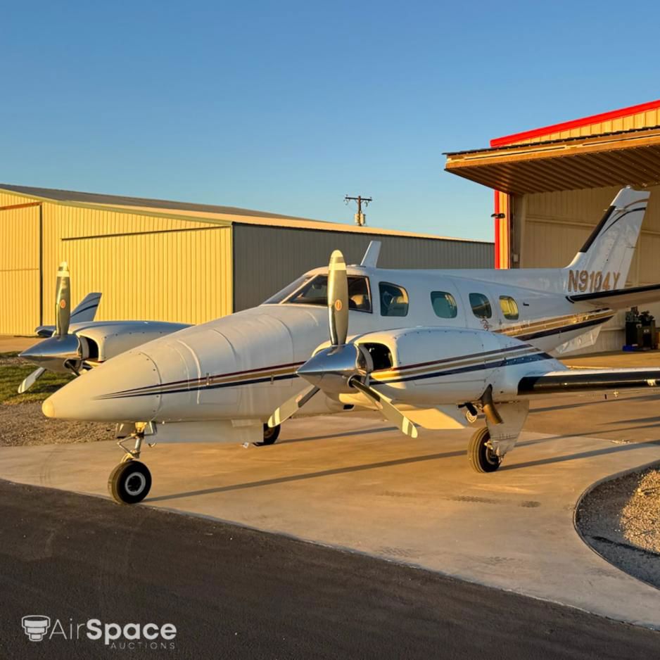 1976 Beechcraft 60 Duke - Exterior