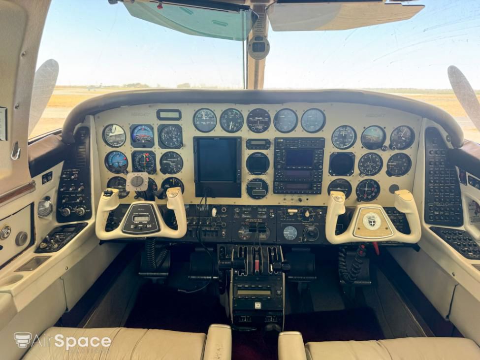 1976 Beechcraft 60 Duke - Interior