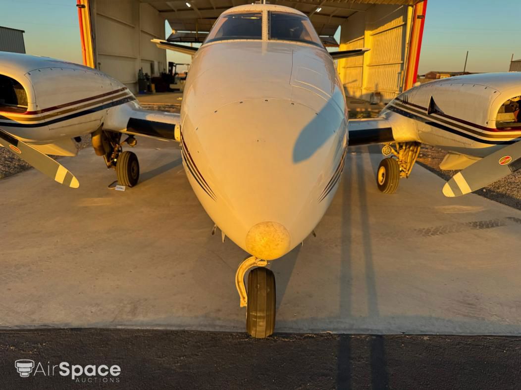 1976 Beechcraft 60 Duke - Exterior