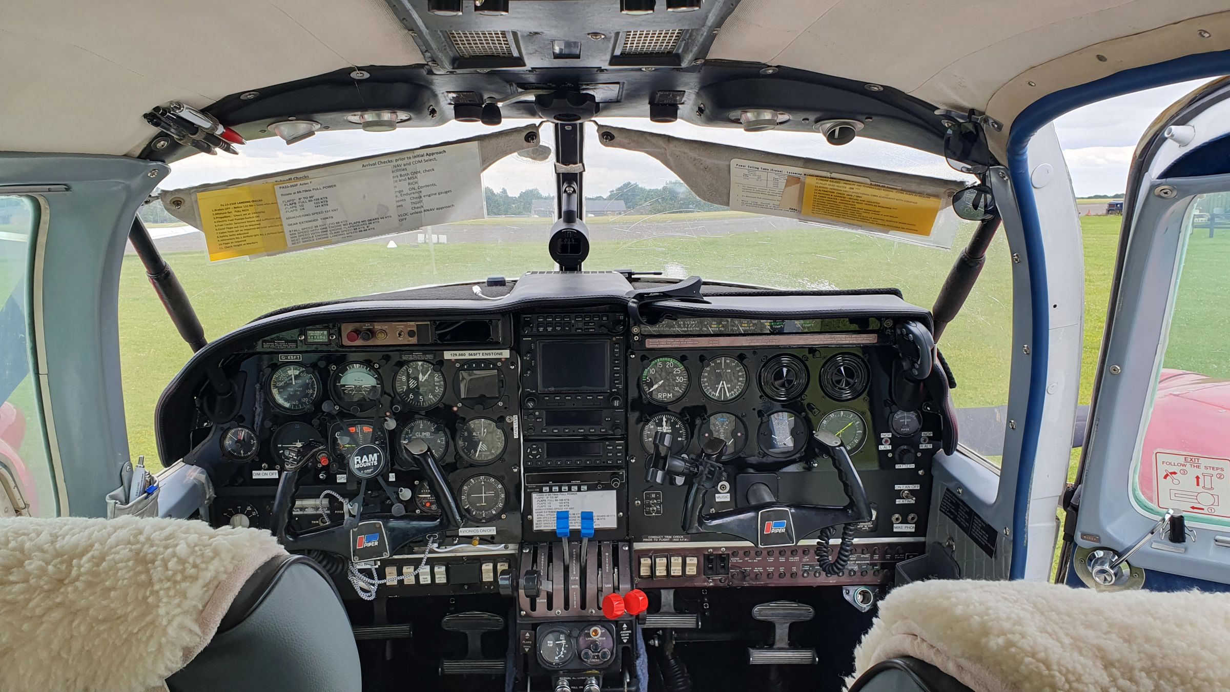 1977 Piper PA-23-250 Aztec F - Interior