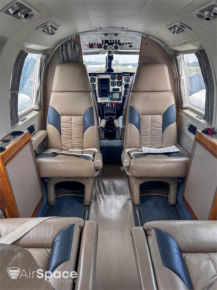 1979 Piper PA-31-325 Navajo CR - Interior