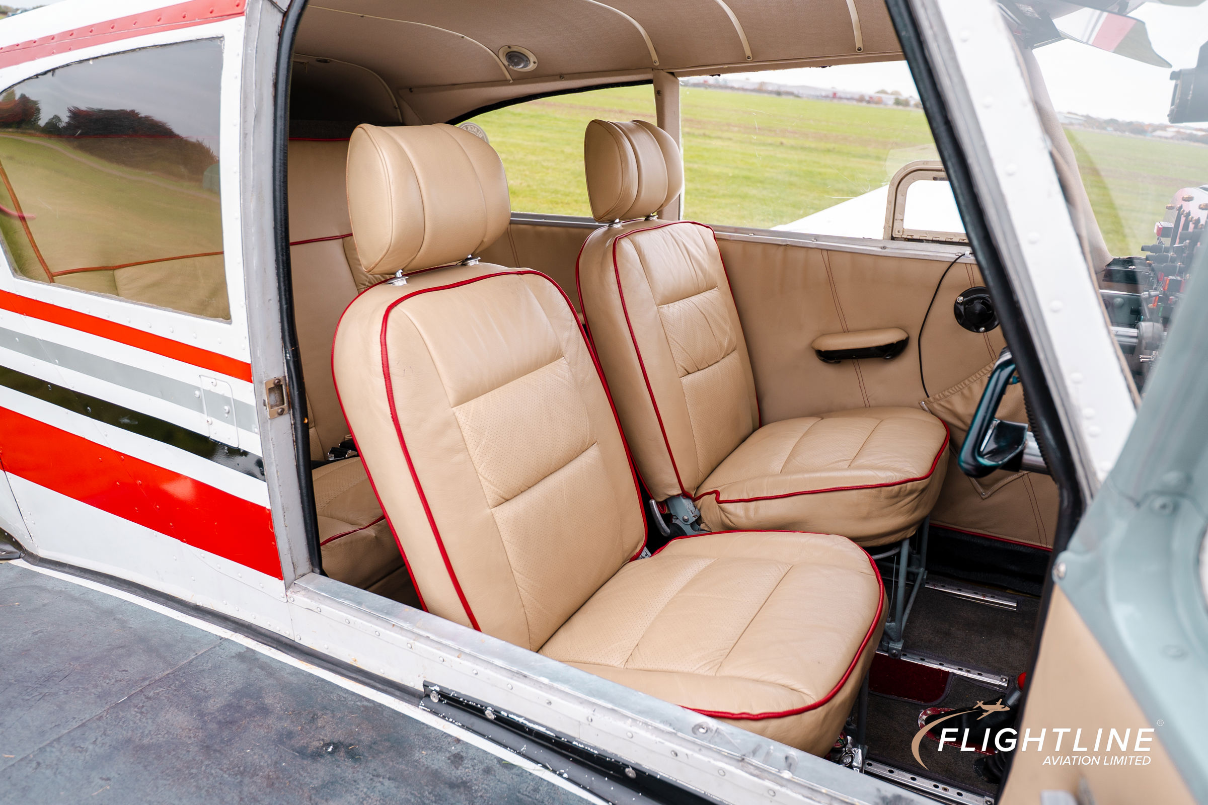 1960 Piper PA-24-250 Comanche - Interior