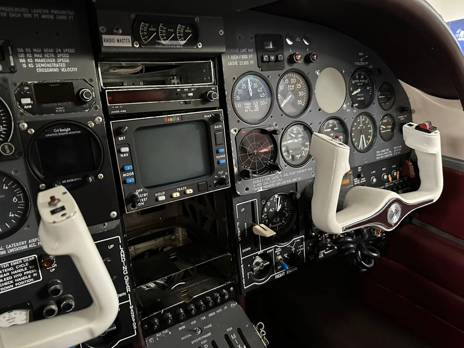 1981 Piper PA-60 Aerostar - Interior