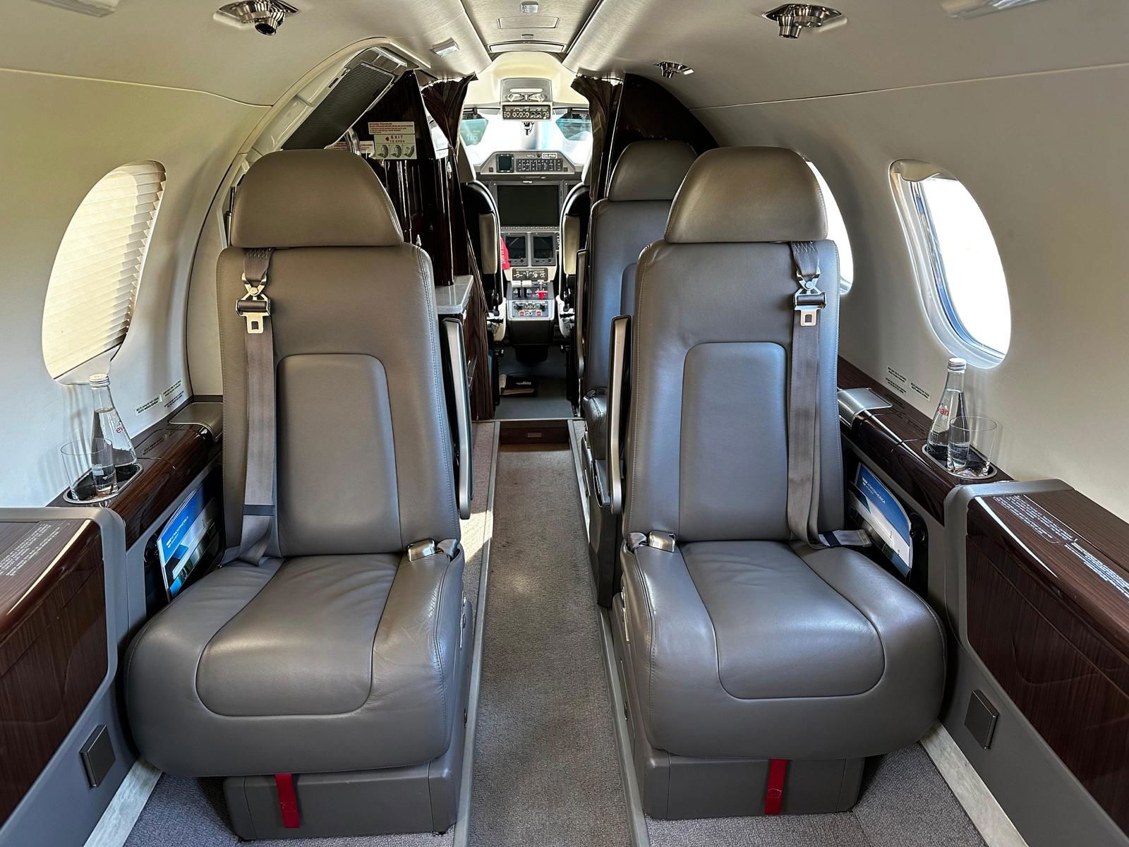 2018 Embraer Phenom 300 - Interior