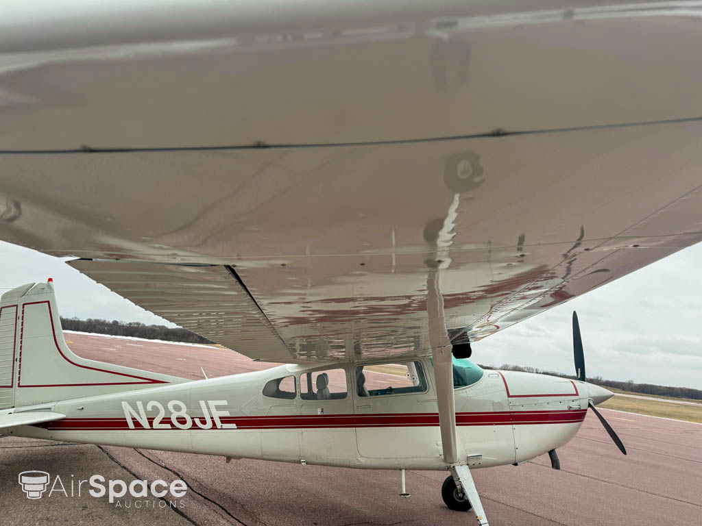 1976 Cessna A185F Skywagon - Exterior