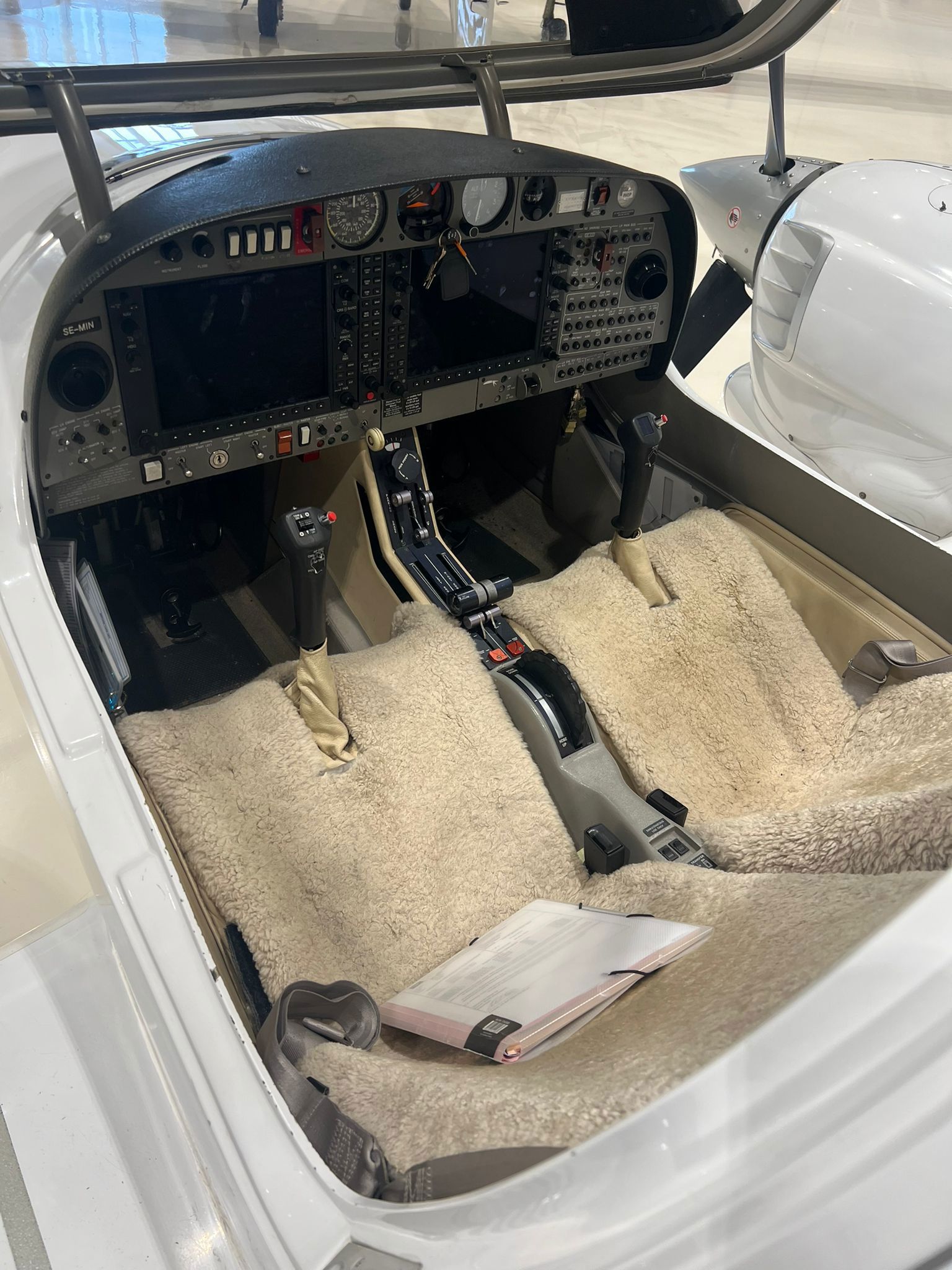 2008 Diamond DA42 Twin Star - Interior