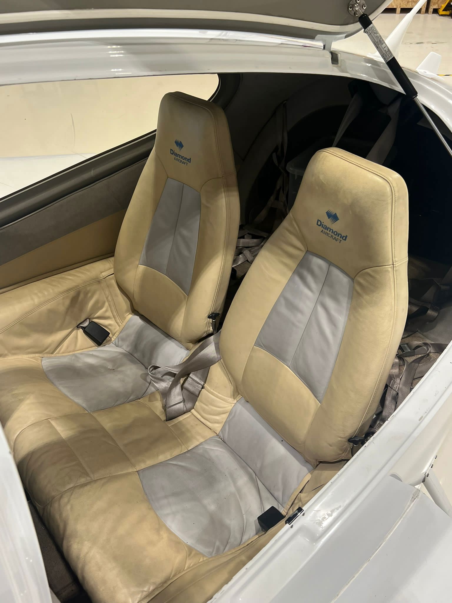 2008 Diamond DA42 Twin Star - Interior