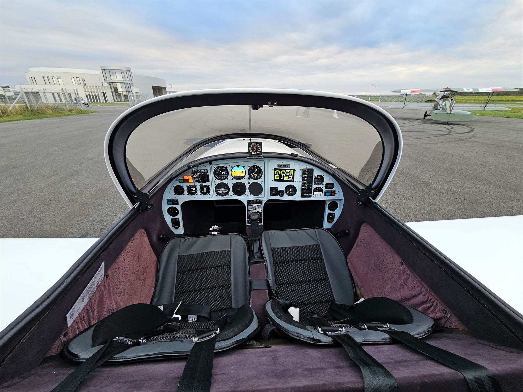 1997 Aero Designs Pulsar - Interior