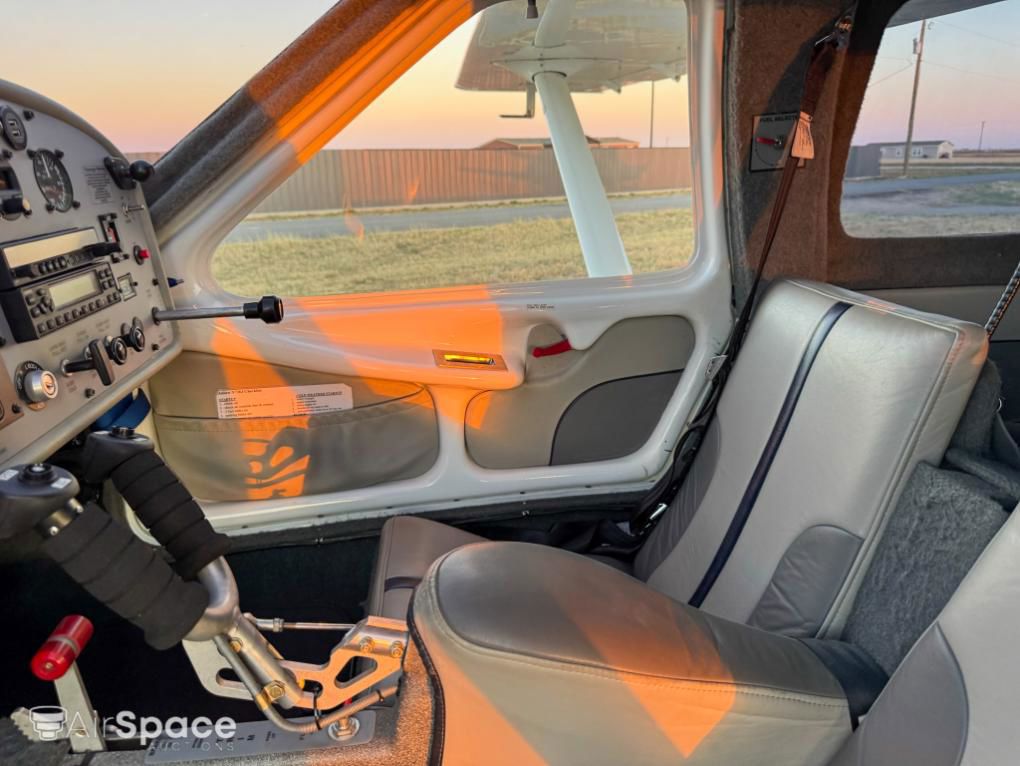 2011 Jabiru J230 - Interior