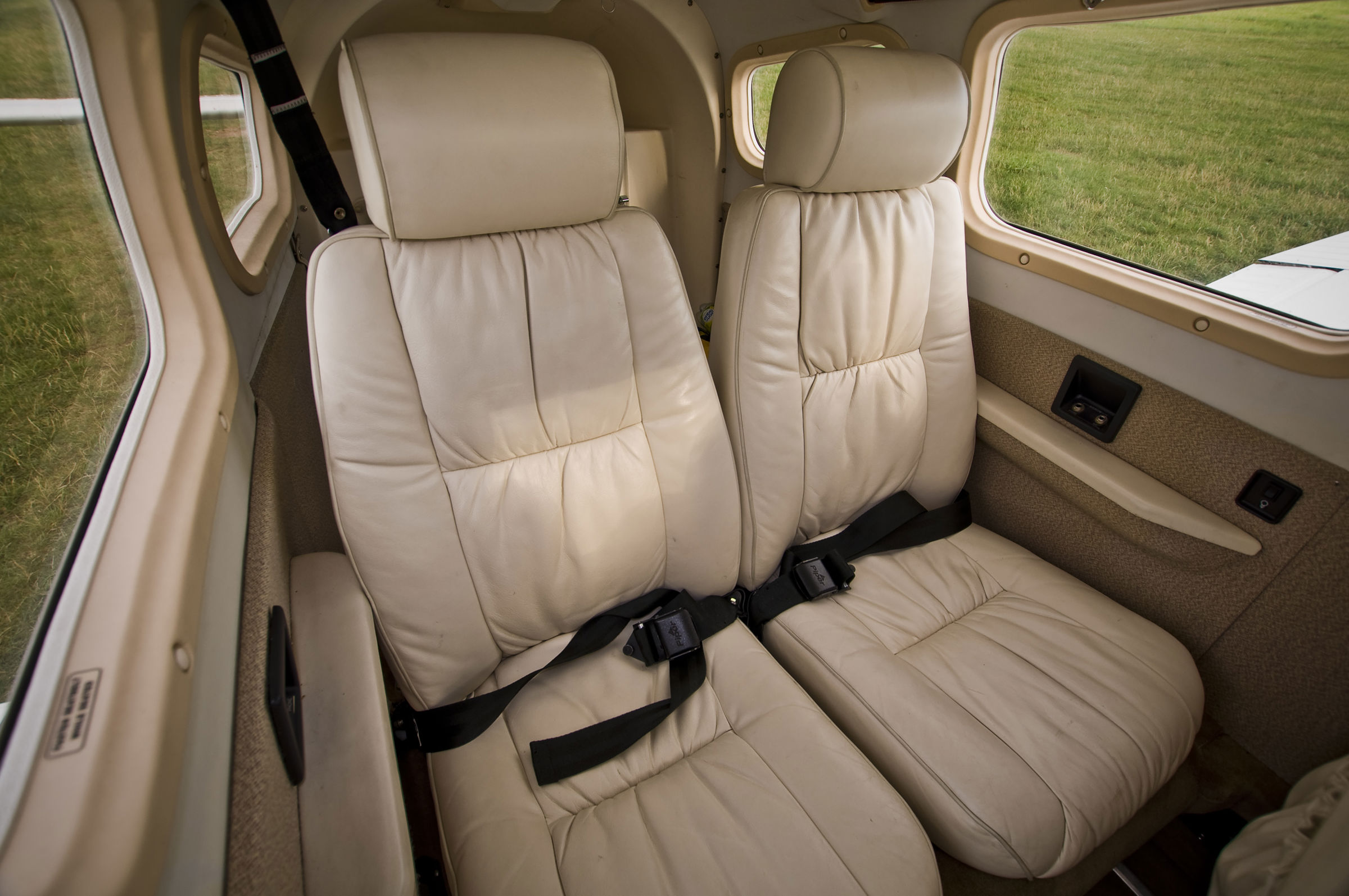 2000 Piper PA-28-181 Archer III - Interior