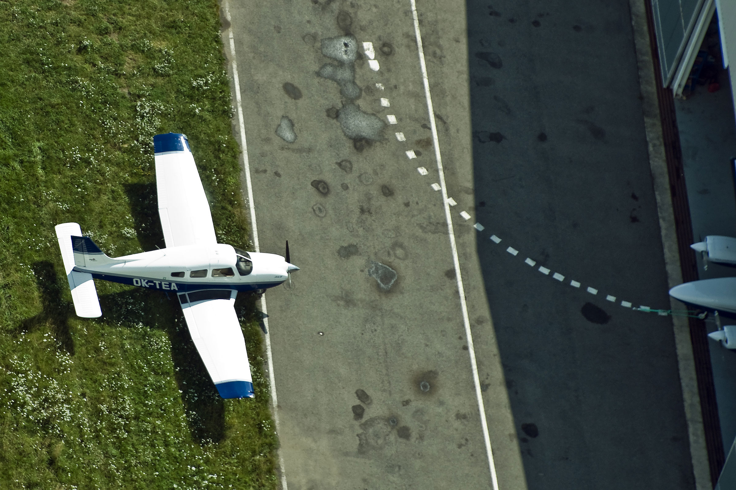 2000 Piper PA-28-181 Archer III - Exterior