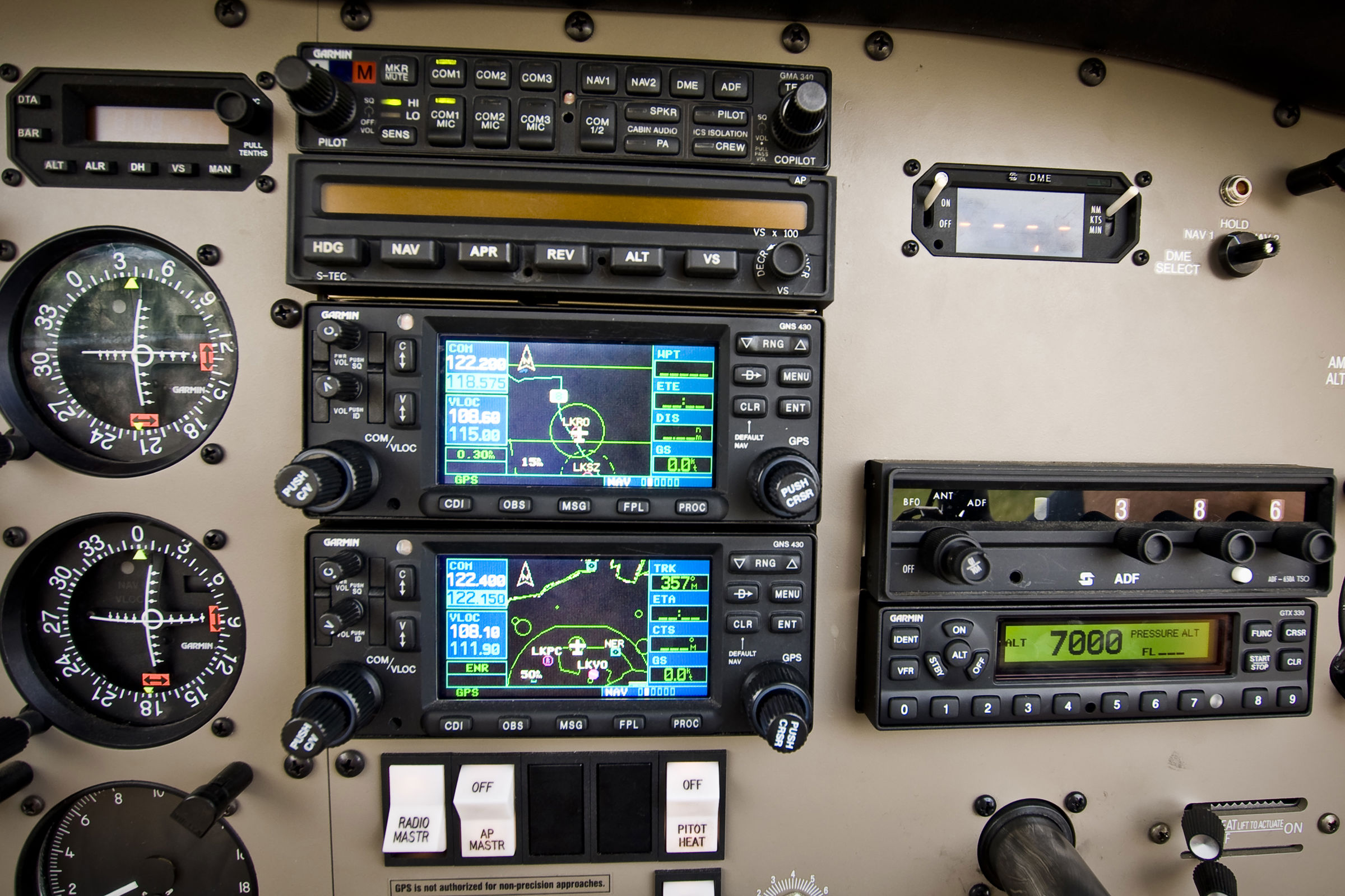 2000 Piper PA-28-181 Archer III - Interior