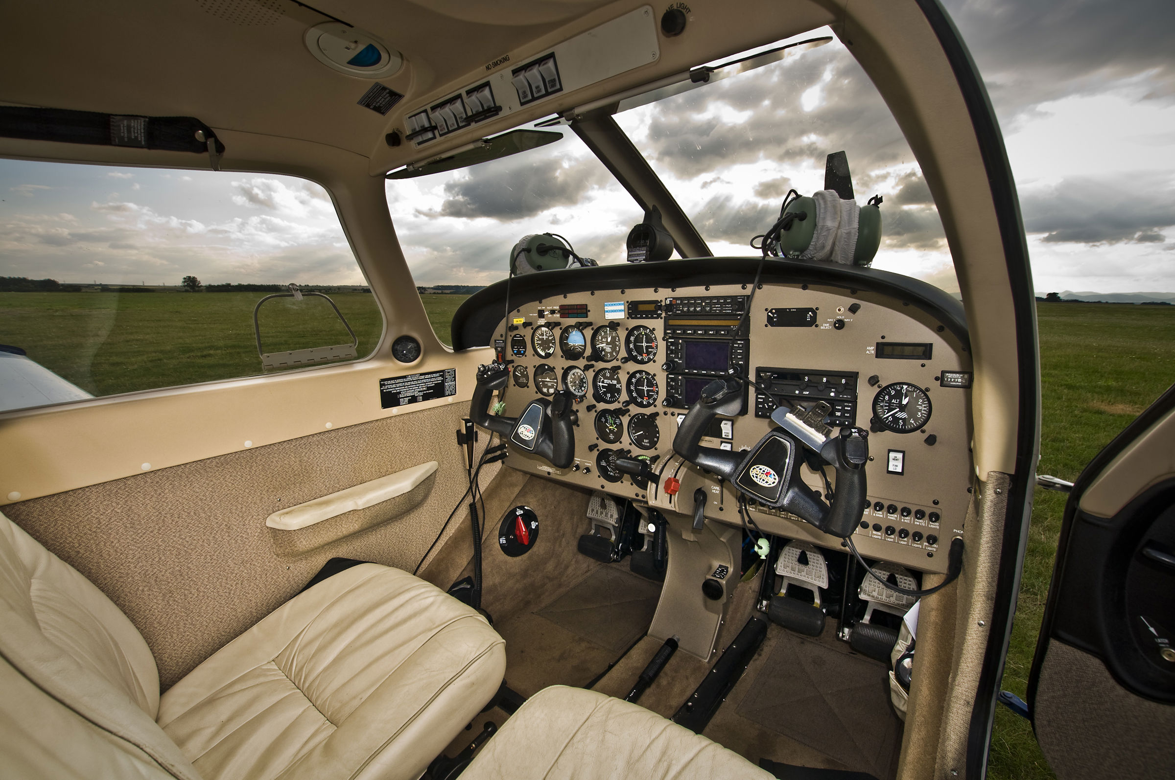 2000 Piper PA-28-181 Archer III - Interior