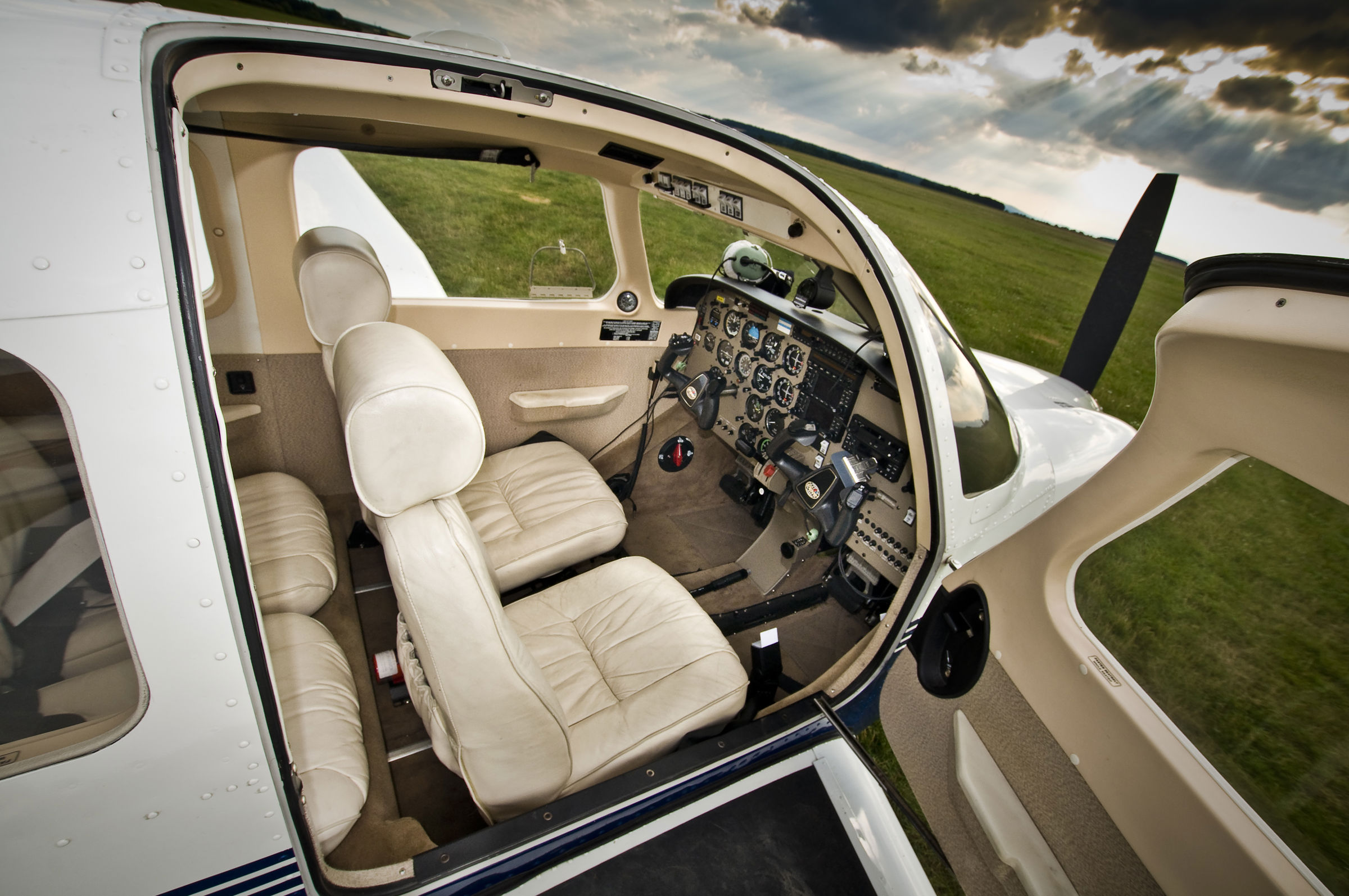 2000 Piper PA-28-181 Archer III - Interior