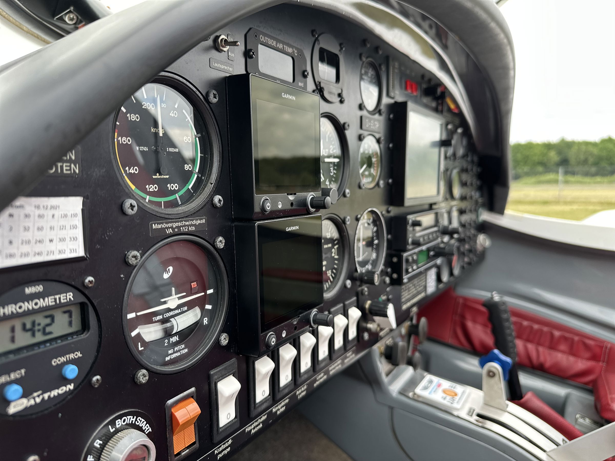 2012 Aquila A-210 - Interior