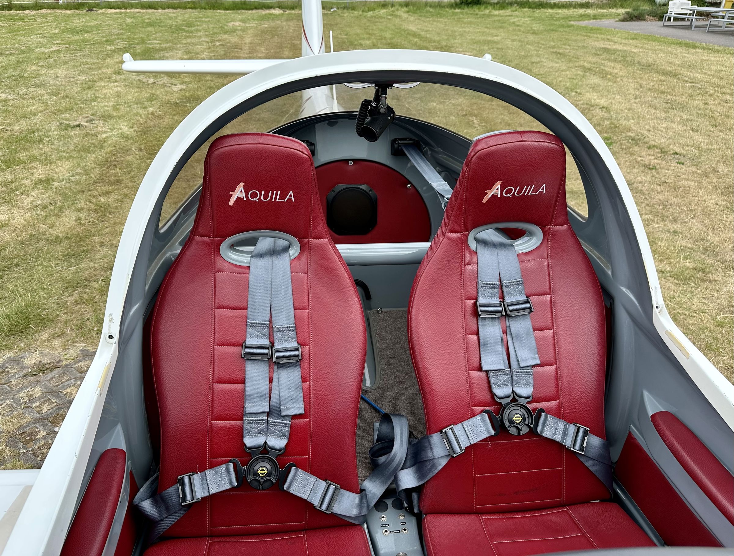 2012 Aquila A-210 - Interior