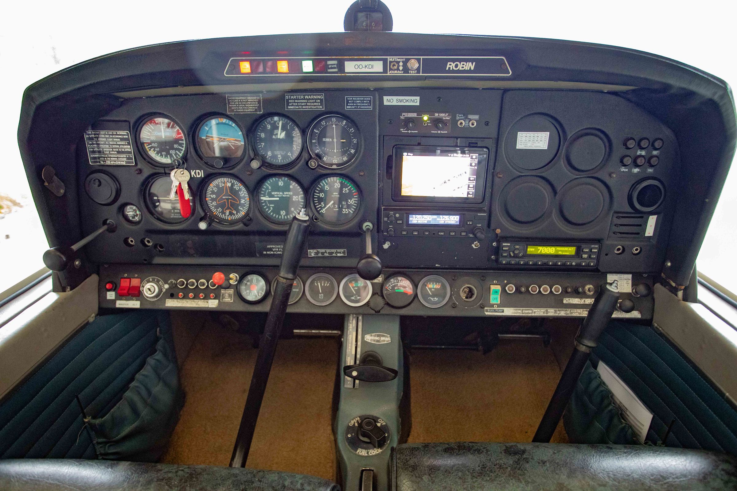 1982 Robin DR-400 120 Dauphin 2+2 - Interior