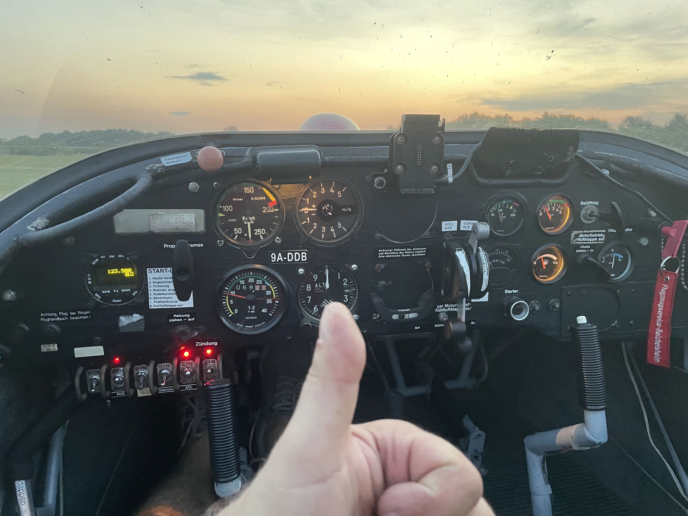 1986 Scheibe SF-25C Falke 2000 - Interior