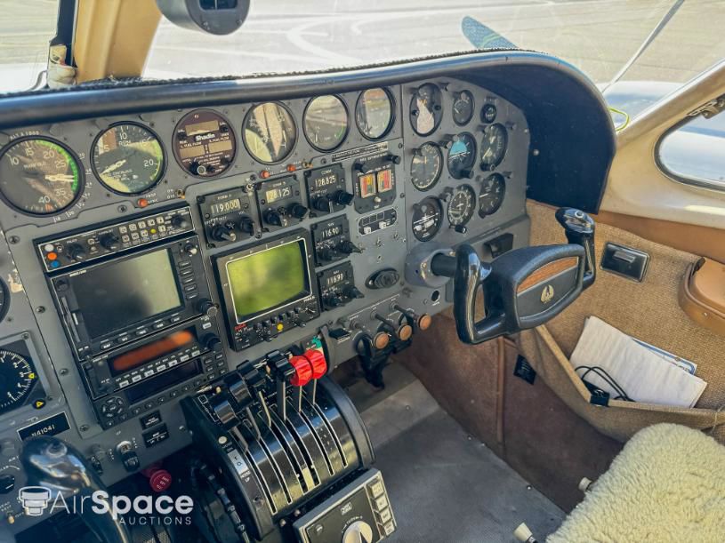 1973 Cessna 421B Golden Eagle/ Executive Commuter - Interior