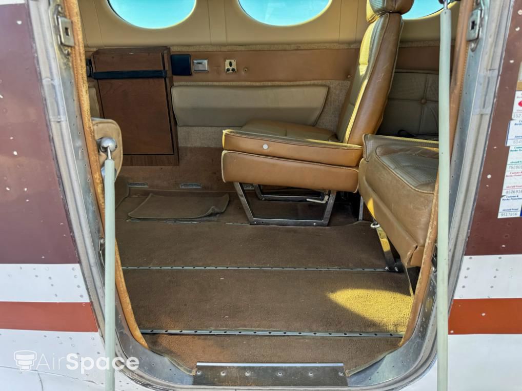 1973 Cessna 421B Golden Eagle/ Executive Commuter - Interior