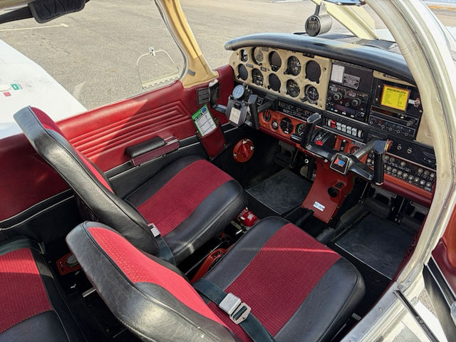 1976 Piper PA-28-151 Cherokee Warrior - Interior