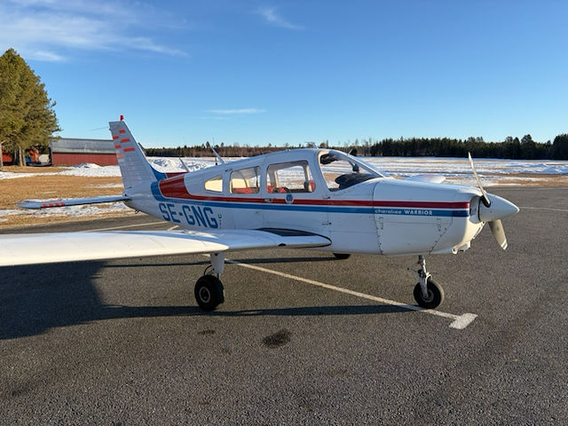 1976 Piper PA-28-151 Cherokee Warrior - Exterior