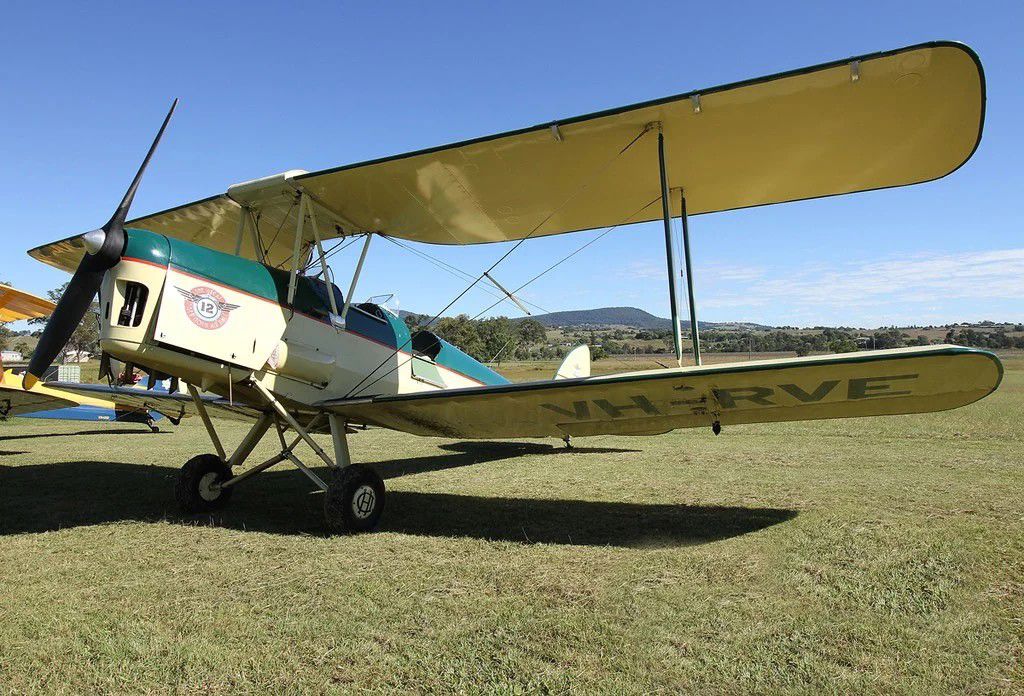 1940 De Havilland DH-82A Tiger Moth - Exterior
