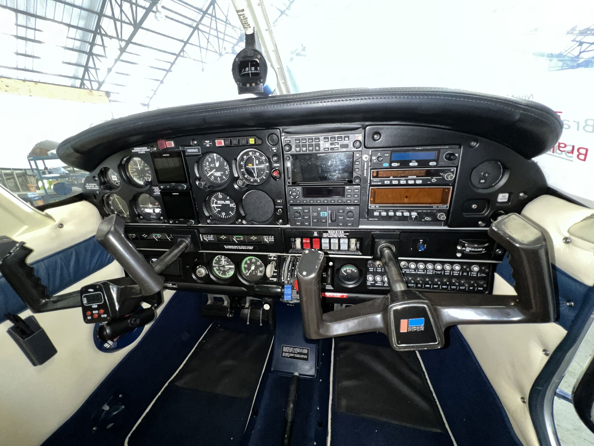 1984 Piper PA-28RT-201T Turbo Arrow IV - Interior