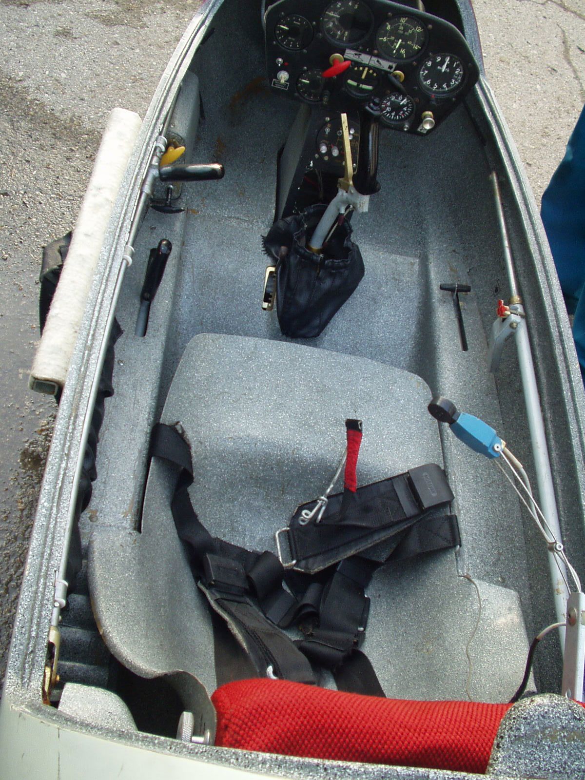 1990 Sportine Aviacija LAK12 - Exterior