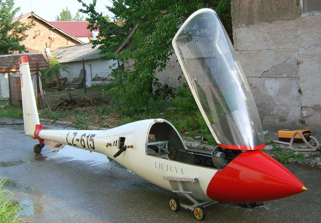 1990 Sportine Aviacija LAK12 - Interior