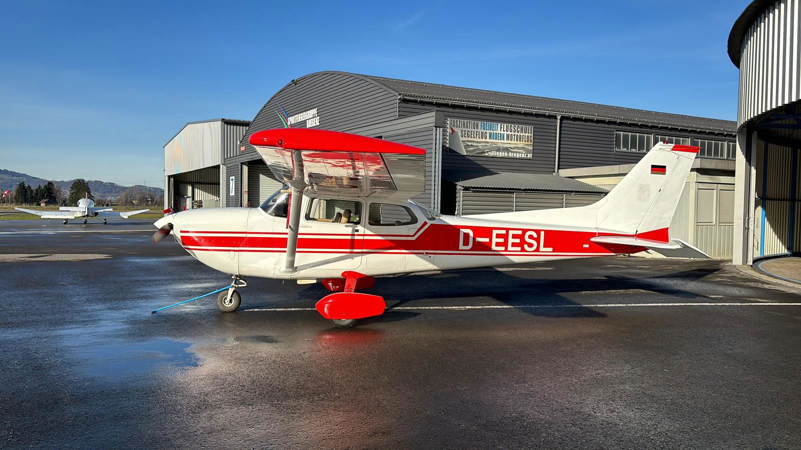 1975 Cessna 172J - Exterior