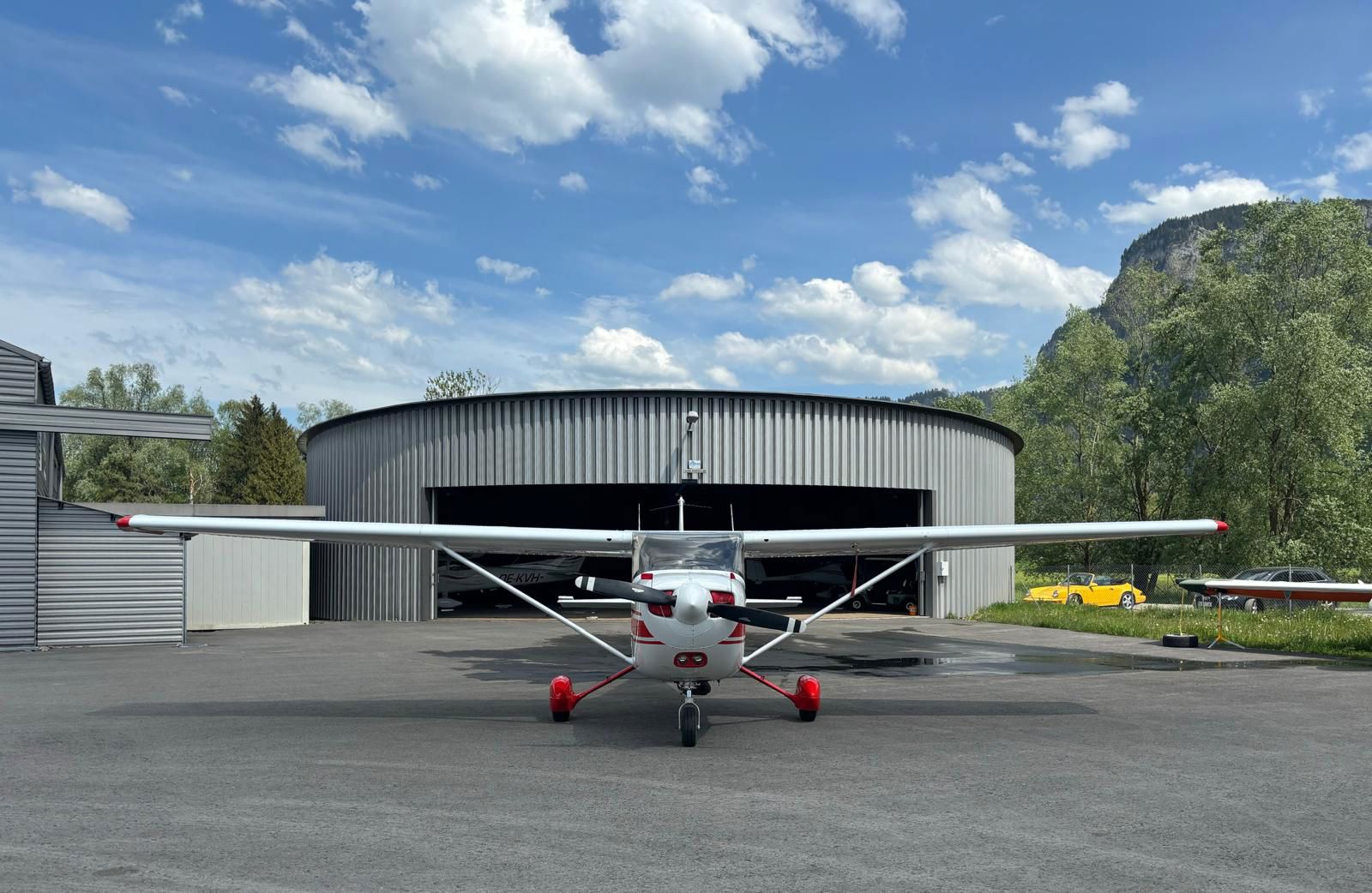 1975 Cessna 172J - Exterior