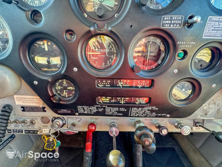 1960 Piper PA-24-180 Comanche - Interior