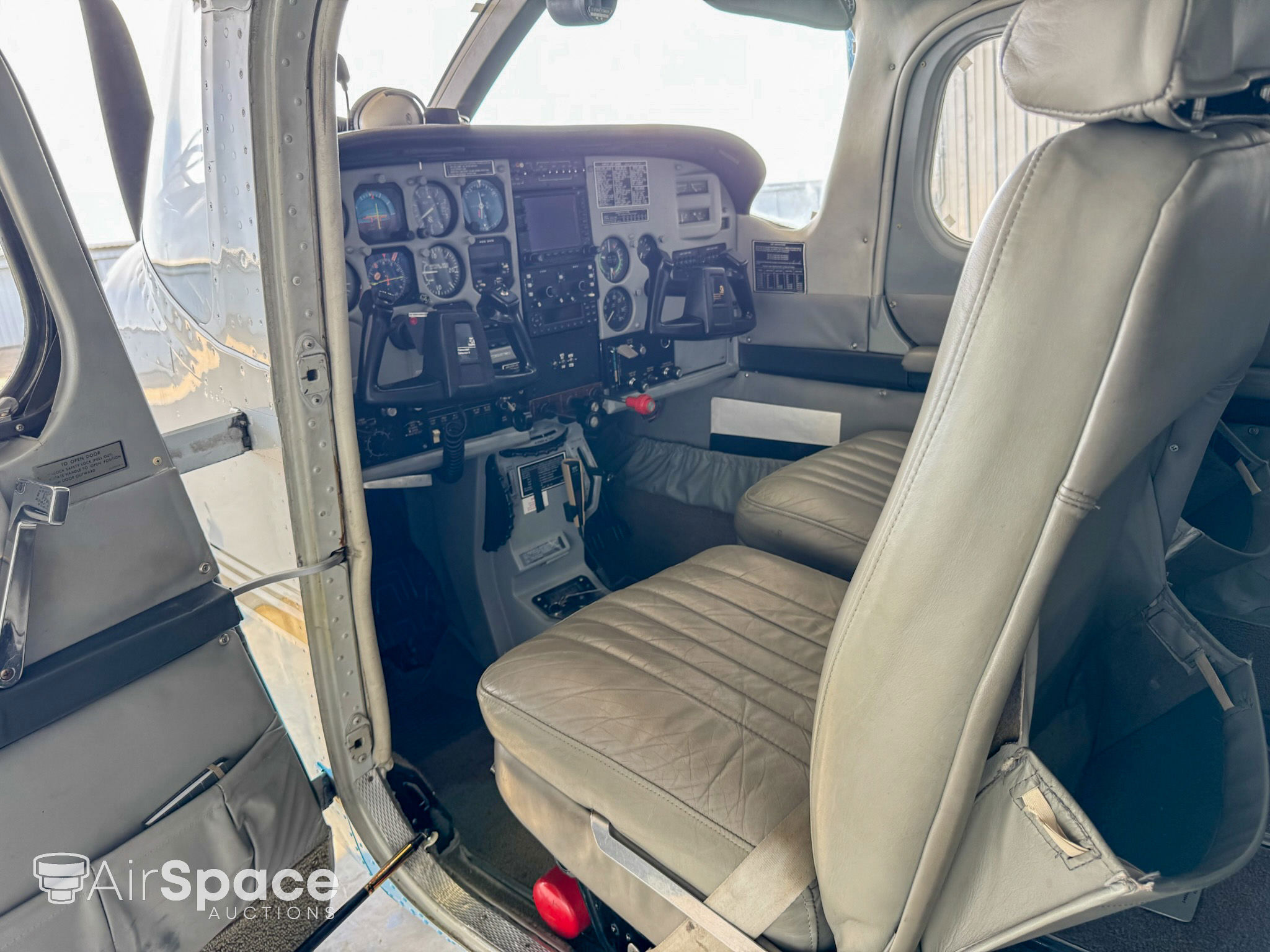 1980 Cessna P210N Pressurized Centurion - Interior
